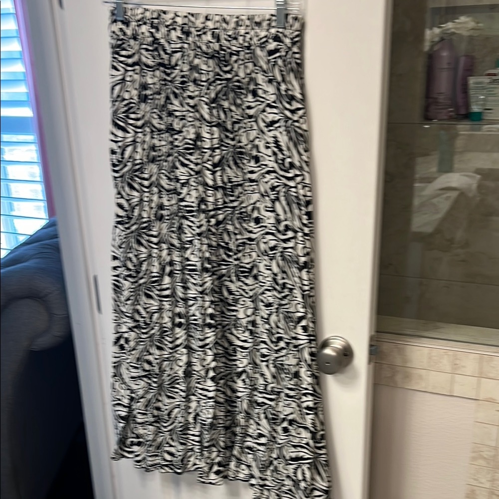 Black and White Patterned Accordion pleated Women's Skirt
